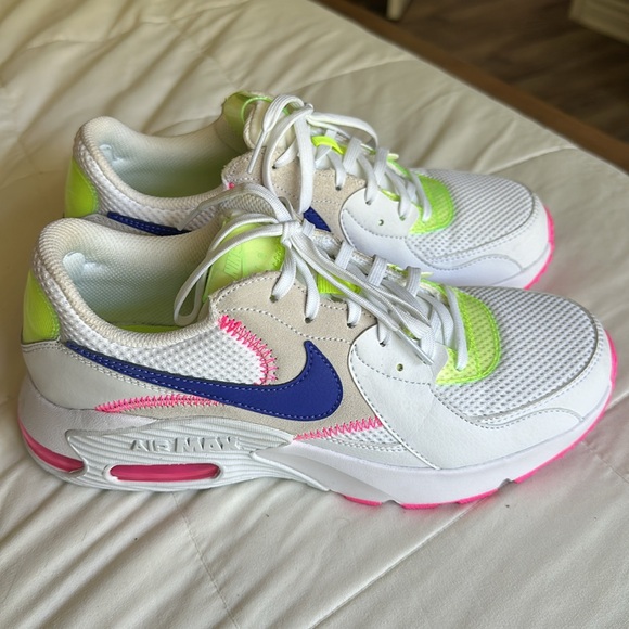 Women’s Nike Sneakers - 8 - Picture 4 of 5